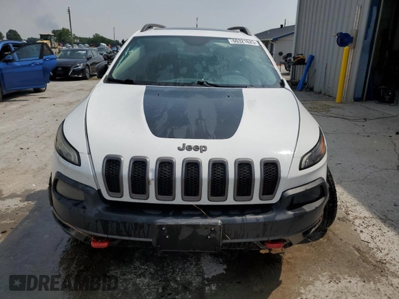 2015 Jeep Cherokee Trailhawk with VIN 1C4PJMBS8FW717950, listed as a Copart auction lot 60321625 with 155,210 mi miles and Salvage title. Bid and sale history available at DreamBid. Image 5.