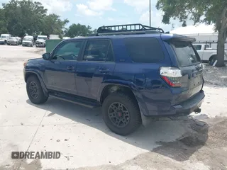 2020 Toyota 4Runner SR5 with VIN JTEBU5JR1L5826933, listed as a IAAI auction lot 42665995 with 53,963 mi miles and . Bid and sale history available at DreamBid. Image 3.