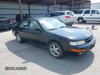 1999 Nissan Maxima GXE z VIN JN1CA21D8XM402118, wystawiony jako IAAI lot #42498380 z przebiegiem 67 826 mil mil oraz . Historia ofert i sprzedaży dostępna na DreamBid. Obrazek 1.