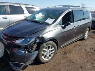 2020 Chrysler Pacifica Touring L with VIN 2C4RC1BG4LR285276, listed as a IAAI auction lot 41775858 with 127,190 mi miles. Bid and sale history available at carsss.com. Image 2.