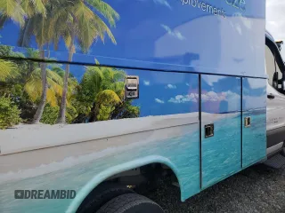 2022 Ford Transit с VIN 1FDBF6PG3NKA11899, выставлен на аукционе Copart как лот 55435745 с пробегом 57 877 миль миль и Списание • Salvage title. История ставок и продаж доступна на DreamBid. Изображение 10.