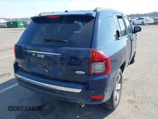 2017 Jeep Compass Latitude z VIN 1C4NJDEBXHD139853, wystawiony jako IAAI lot #41628539 z przebiegiem 103 182 mil mil oraz . Historia ofert i sprzedaży dostępna na DreamBid. Obrazek 4.