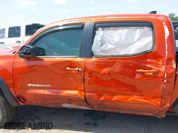 2017 Toyota Tacoma SR5 with VIN 5TFCZ5AN4HX091383, listed as a IAAI auction lot 42202505 with 82,000 mi miles and . Bid and sale history available at DreamBid. Image 14.