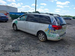 2005 Toyota Sienna XLE with VIN 5TDZA22C25S309013, listed as a IAAI auction lot 42172297 with Not Provided miles and . Bid and sale history available at carsss.com. Image 3.