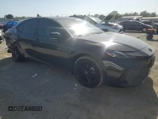 2025 Toyota Camry LE z VIN 4T1DBADK2SU523525, wystawiony jako Copart lot #55138715 z przebiegiem 3 270 mil mil oraz Szkoda całkowita • Salvage title. Historia ofert i sprzedaży dostępna na DreamBid. Obrazek 4.