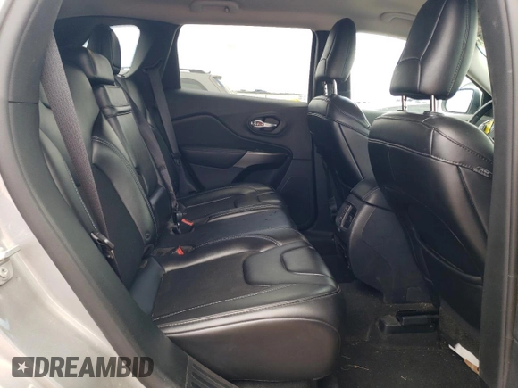 2019 Jeep Cherokee Latitude Plus z VIN 1C4PJMLX5KD331230, wystawiony jako Copart lot #56029515 z przebiegiem 84 912 mil mil oraz Szkoda całkowita • Salvage title. Historia ofert i sprzedaży dostępna na DreamBid. Obrazek 11.