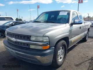 2001 Chevrolet Silverado 1500 LS with VIN 2GCEC19T311113978, listed as a IAAI auction lot 41424093 with 121,389 mi miles. Bid and sale history available at carsss.com. Image 2.