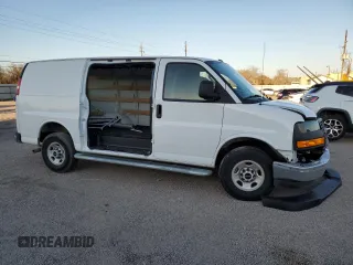 2024 GMC Savana Cargo Van with VIN 1GTW7AFP8R1180867, listed as a Copart auction lot 45705185 with 5,531 mi miles and Clean Title. Bid and sale history available at carsss.com. Image 4.