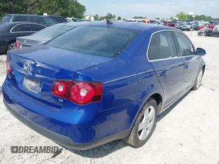 2009 Volkswagen Jetta SE z VIN 3VWRZ71K99M159242, wystawiony jako IAAI lot #42200917 z przebiegiem 226 285 mil mil oraz . Historia ofert i sprzedaży dostępna na DreamBid. Obrazek 4.