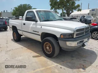 1997 Dodge 1500 z VIN 1B7HF16Y8VS290391, wystawiony jako IAAI lot #42136546 z przebiegiem 194 627 mil mil oraz . Historia ofert i sprzedaży dostępna na DreamBid. Obrazek 1.