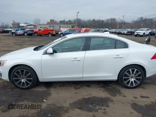 2017 Volvo S60 Inscription z VIN LYV402TK3HB196430, wystawiony jako IAAI lot #41301147 z przebiegiem 20 188 mil mil oraz . Historia ofert i sprzedaży dostępna na DreamBid. Obrazek 14.
