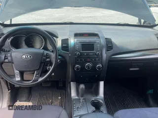 2013 Kia Sorento LX with VIN 5XYKTCA65DG324775, listed as a Copart auction lot 63433705 with 128,031 mi miles and Clean title. Bid and sale history available at DreamBid. Image 9.