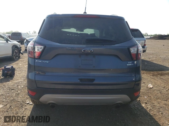 2018 Ford Escape SE z VIN 1FMCU9GD3JUA98865, wystawiony jako Copart lot #56842065 z przebiegiem 112 439 mil mil oraz Szkoda całkowita • Salvage title. Historia ofert i sprzedaży dostępna na DreamBid. Obrazek 6.