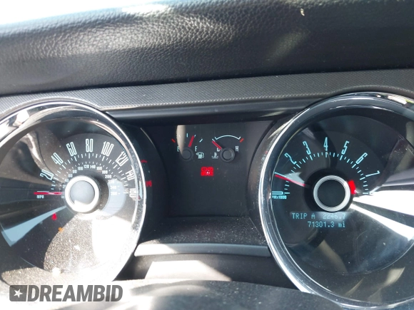 2013 Ford Mustang V6 with VIN 1ZVBP8AM5D5262560, listed as a IAAI auction lot 42136648 with 71,301 mi miles and . Bid and sale history available at carsss.com. Image 7.