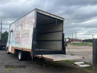 2011 Isuzu NRR IBT с VIN JALE5W169B7900028, выставлен на аукционе Copart как лот 60338775 с пробегом 415 661 миль миль и Чистый • Clean title. История ставок и продаж доступна на DreamBid. Изображение 3.