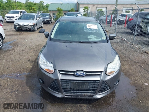 2013 Ford Focus SE z VIN 1FADP3F24DL104718, wystawiony jako IAAI lot #42206680 z przebiegiem Nie podano mil oraz . Historia ofert i sprzedaży dostępna na DreamBid. Obrazek 12.