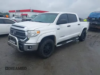 2015 Toyota Tundra SR5 z VIN 5TFDW5F16FX430242, wystawiony jako IAAI lot #42112604 z przebiegiem 179 682 mil mil oraz . Historia ofert i sprzedaży dostępna na DreamBid. Obrazek 2.