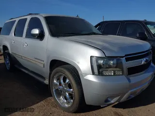 2013 Chevrolet Suburban LT with VIN 1GNSCJE04DR276690, listed as a IAAI auction lot 41725311 with 251,888 mi miles. Bid and sale history available at carsss.com. Image 6.