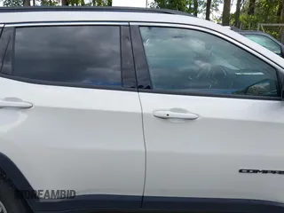 2020 Jeep Compass Latitude z VIN 3C4NJDBB9LT150382, wystawiony jako IAAI lot #40566479 z przebiegiem 64 336 mil mil oraz . Historia ofert i sprzedaży dostępna na DreamBid. Obrazek 13.