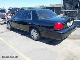 2005 Ford Police Interceptor with VIN 2FAFP71W25X132421, listed as a IAAI auction lot 41813929 with 228,404 mi miles. Bid and sale history available at carsss.com. Image 3.