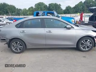 2024 Kia Forte LXS z VIN 3KPF24AD6RE836512, wystawiony jako IAAI lot #42166367 z przebiegiem 3 352 mil mil oraz . Historia ofert i sprzedaży dostępna na DreamBid. Obrazek 14.