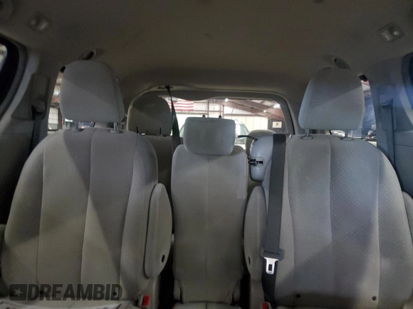 2014 Toyota Sienna LE AAS z VIN 5TDKK3DC9ES524468, wystawiony jako Copart lot #58170535 z przebiegiem 228 172 mil mil oraz Czysty tytuł • Clean title. Historia ofert i sprzedaży dostępna na DreamBid. Obrazek 10.
