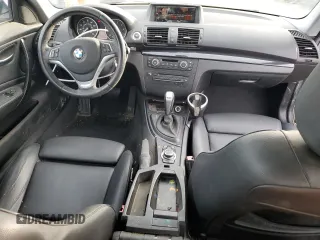 2013 BMW 1 Series 128i z VIN WBAUP9C56DVS95894, wystawiony jako Copart lot #85974744 z przebiegiem 119 033 mil mil oraz Czysty tytuł • Clean title. Historia ofert i sprzedaży dostępna na DreamBid. Obrazek 8.