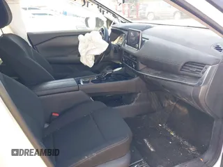 2025 Nissan Rogue S z VIN 5N1BT3AB4SC777425, wystawiony jako IAAI lot #41960932 z przebiegiem 14 073 mil mil oraz . Historia ofert i sprzedaży dostępna na DreamBid. Obrazek 5.