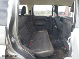 2011 Dodge Nitro Heat with VIN 1D4PU4GX2BW607498, listed as a IAAI auction lot 41685631 with 124,556 mi miles. Bid and sale history available at carsss.com. Image 8.