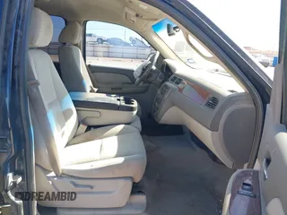 2008 GMC Yukon SLE w/3SA with VIN 1GKFC13C48J115787, listed as a IAAI auction lot 41825682 with 263,533 mi miles. Bid and sale history available at carsss.com. Image 5.