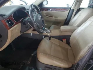 2012 Hyundai Genesis 3.8L z VIN KMHGC4DD4CU203315, wystawiony jako Copart lot #51670355 z przebiegiem 270 937 mil mil oraz Szkody całkowita. Historia ofert i sprzedaży dostępna na DreamBid. Obrazek 7.
