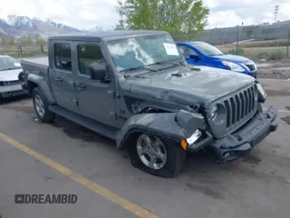 2021 Jeep Gladiator Sport S z VIN 1C6JJTAG8ML583556, wystawiony jako IAAI lot #42062054 z przebiegiem 26 589 mil mil oraz . Historia ofert i sprzedaży dostępna na DreamBid. Obrazek 1.