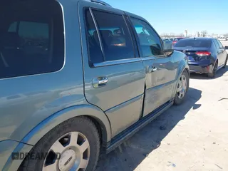 2006 Lincoln Navigator Luxury with VIN 5LMFU28586LJ12930, listed as a IAAI auction lot 41735286 with 168,480 mi miles. Bid and sale history available at carsss.com. Image 6.