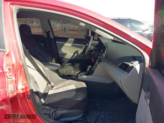 2020 Hyundai Elantra SE with VIN 5NPD74LF5LH619835, listed as a IAAI auction lot 41620772 with 39,744 mi miles. Bid and sale history available at carsss.com. Image 5.