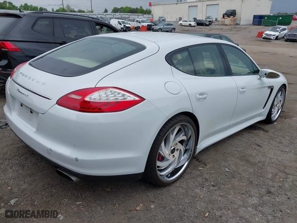 2013 Porsche Panamera with VIN WP0AA2A72DL014124, listed as a IAAI auction lot 42115410 with 184,206 mi miles. Bid and sale history available at carsss.com. Image 4.