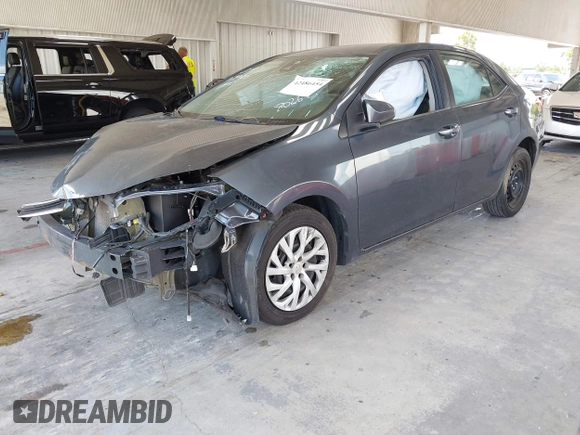 2018 Toyota Corolla L z VIN 5YFBURHE0JP802699, wystawiony jako IAAI lot #42486454 z przebiegiem 134 040 mil mil oraz . Historia ofert i sprzedaży dostępna na DreamBid. Obrazek 2.