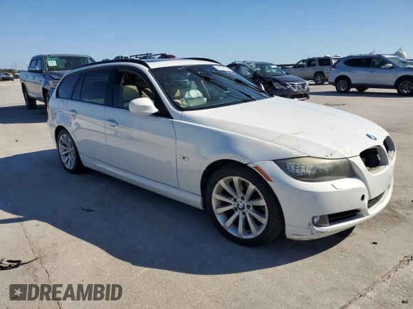 2011 BMW 3 Series 328i xDrive with VIN WBAUU3C52BA542516, listed as a Copart auction lot 81572764 with Not Provided miles and Salvage Title. Bid and sale history available at DreamBid. Image 4.