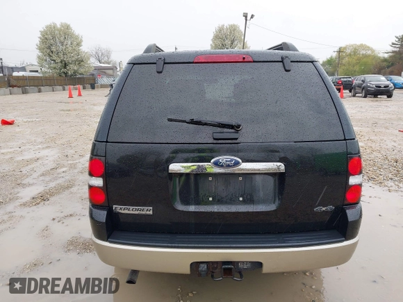 2008 Ford Explorer Eddie Bauer z VIN 1FMEU74898UA65738, wystawiony jako IAAI lot #42128794 z przebiegiem 191 042 mil mil oraz . Historia ofert i sprzedaży dostępna na DreamBid. Obrazek 16.