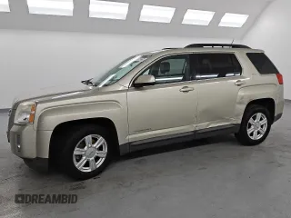 2015 GMC Terrain SLT z VIN 2GKALSEK6F6286961, wystawiony jako Copart lot #50399235 z przebiegiem 142 885 mil mil oraz Czysty tytuł • Clean title. Historia ofert i sprzedaży dostępna na DreamBid. Obrazek 1.