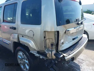 2010 Jeep Liberty Limited z VIN 1J4PN5GK0AW112035, wystawiony jako IAAI lot #42145071 z przebiegiem 151 889 mil mil oraz . Historia ofert i sprzedaży dostępna na DreamBid. Obrazek 17.