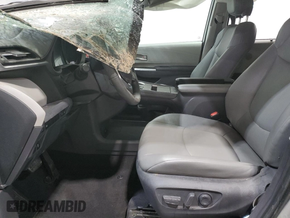 2021 Toyota Sienna XLE z VIN 5TDYRKEC5MS054064, wystawiony jako Copart lot #47661915 z przebiegiem 42 050 mil mil oraz Czysty tytuł • Clean title. Historia ofert i sprzedaży dostępna na DreamBid. Obrazek 7.