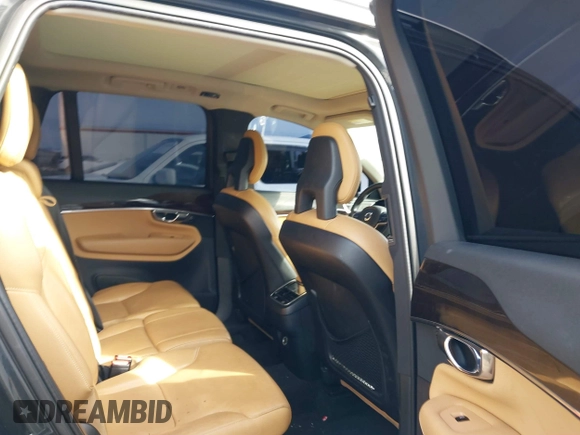 2016 Volvo XC90 T6 Momentum with VIN YV4A22PK0G1089068, listed as a IAAI auction lot 41819356 with 122,259 mi miles. Bid and sale history available at carsss.com. Image 8.