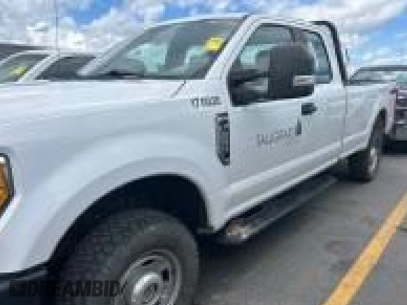 2017 Ford F-250 XLT z VIN 1FT7X2B60HEC16629, wystawiony jako IAAI lot #42309968 z przebiegiem 177 820 mil mil oraz . Historia ofert i sprzedaży dostępna na DreamBid. Obrazek 1.