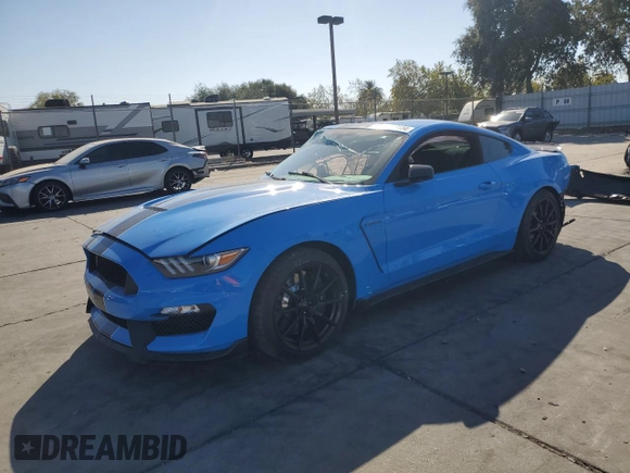 2017 Ford Mustang Shelby GT350 z VIN 1FA6P8JZ5H5522211, wystawiony jako Copart lot #72818134 z przebiegiem Nie podano mil oraz Szkoda całkowita • Salvage title. Historia ofert i sprzedaży dostępna na DreamBid. Obrazek 1.