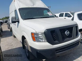 2020 Nissan NV Cargo S z VIN 1N6BF0LY1LN806698, wystawiony jako IAAI lot #42432400 z przebiegiem 174 673 mil mil oraz . Historia ofert i sprzedaży dostępna na DreamBid. Obrazek 1.