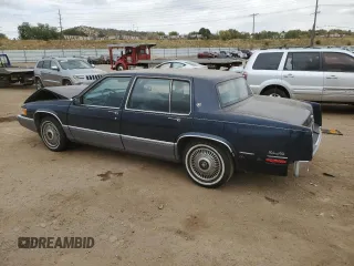 1990 Cadillac DeVille z VIN 1G6CD5338L4376482, wystawiony jako Copart lot #76513224 z przebiegiem 139 628 mil mil oraz Czysty tytuł • Clean title. Historia ofert i sprzedaży dostępna na DreamBid. Obrazek 2.