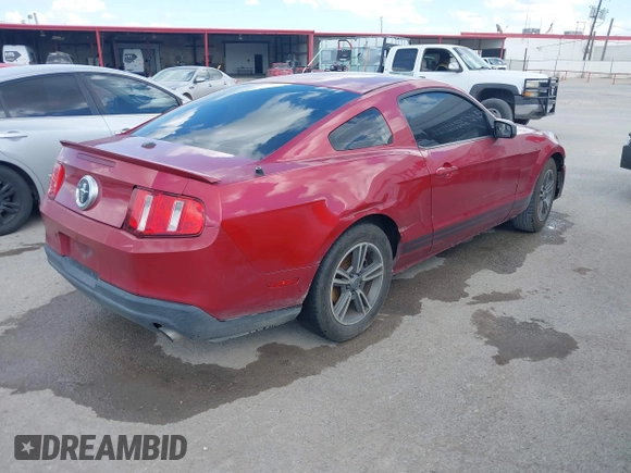 2012 Ford Mustang Premium z VIN 1ZVBP8AM2C5205750, wystawiony jako IAAI lot #42553306 z przebiegiem Nie podano mil oraz . Historia ofert i sprzedaży dostępna na DreamBid. Obrazek 4.