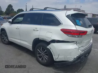 2018 Toyota Highlander SE with VIN 5TDKZRFH7JS546793, listed as a IAAI auction lot 42156937 with 59,181 mi miles and . Bid and sale history available at DreamBid. Image 3.