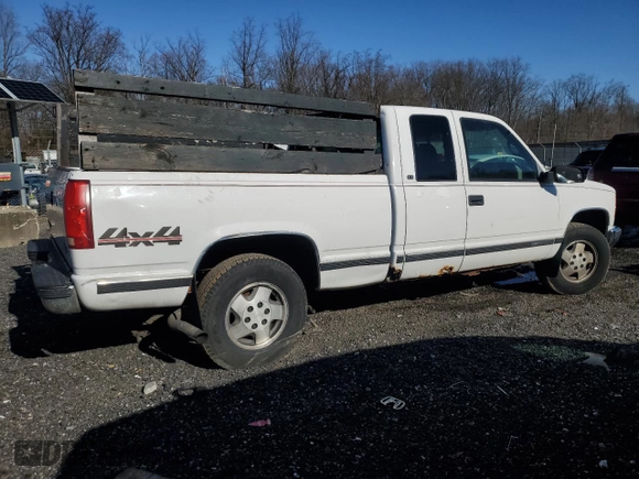 1998 GMC Sierra 1500 with VIN 2GTEK19M6W1546973, listed as a Copart auction lot 44362325 with 237,334 mi miles and Salvage Title. Bid and sale history available at DreamBid. Image 3.