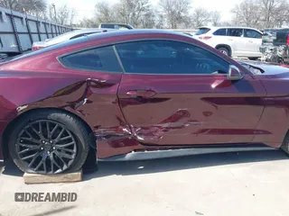 2018 Ford Mustang EcoBoost z VIN 1FA6P8TH3J5132136, wystawiony jako IAAI lot #41741496 z przebiegiem 62 526 mil mil oraz . Historia ofert i sprzedaży dostępna na DreamBid. Obrazek 14.